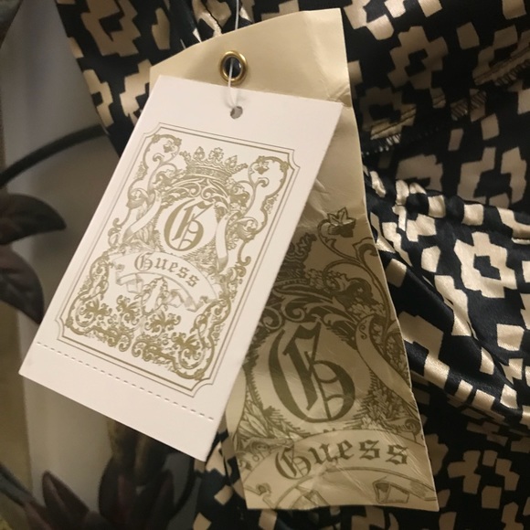 Guess - Picture 3 of 7